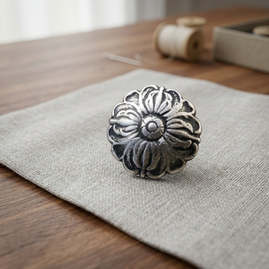 Bouton en laiton à trois broches de style médiéval Tiger Touch TT-08375 avec crochet arrière, design rond écologique, techniques de polissage - Product Image 2