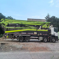 Pompe à béton autoportante Zoomlion 63m d'occasion, modèle 2021, châssis Benz, pièces d'origine, pompes à béton montées sur camion