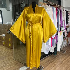 <span class=keywords><strong>Camicia</strong></span> <span class=keywords><strong>da</strong></span> <span class=keywords><strong>notte</strong></span> di seta di lusso per le donne nuovo stile personalizzato lunghi abiti grandi apertura maniche lisce morbido raso <span class=keywords><strong>da</strong></span> <span class=keywords><strong>notte</strong></span> <span class=keywords><strong>da</strong></span> sposa per la primavera - Product Image 1