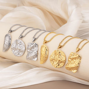 Collier en acier inoxydable plaqué or 18 carats PVD anti-ternissement, motif dessin animé mignon avec zircon, Mickey et <span class=keywords><strong>Hello</strong></span> <span class=keywords><strong>Kitty</strong></span>, cadeau pour femme, vente en gros - Product Image 5