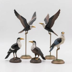 Figurine en résine Frigatebird de 8 pouces-Statue en polyrésine peinte à la main, décor de table d'oiseaux marins planants - Product Image 1