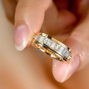 Anello vintage in stile palazzo con zirconi quadrati, elegante gioiello da donna, accessorio regalo. - Product Image 1