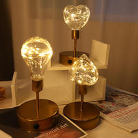 Lampe de table LED miniature moderne, base en cuivre, abat-jour noir et or, alimentée par batterie, décoration intérieure, lumière de nuit intelligente pour Noël