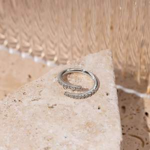 Bague d'éternité torsadée ouverte en or blanc plaqué or 14 carats PAVOI pour femmes - Product Image 3