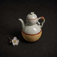 Mini flacon à liqueur vintage en titane pur avec couvercle en rotin tressé artisanal, format poche, style zen, cadeau de luxe pour les fêtes