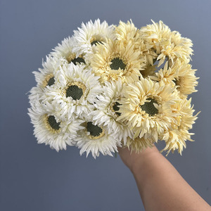 Ramo de 3 Cabezas de Gerbera Artificial de Seda, 26 cm, Ramo Pequeño de Margaritas Africanas Artificiales, Crisantemo Falso Vintage para Decoración del Hogar - Product Image 3