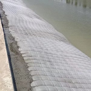 Matelas en béton géotextile tissé sur mesure pour le contrôle de l'érosion des pentes côtières - Product Image 4