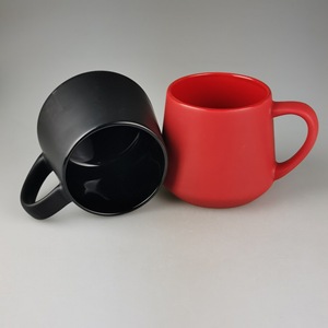 <span class=keywords><strong>Tasse</strong></span> <span class=keywords><strong>à</strong></span> thé en grès noir 12oz personnalisé <span class=keywords><strong>tasse</strong></span> <span class=keywords><strong>à</strong></span> café en céramique émaillée rouge avec logo - Product Image 2