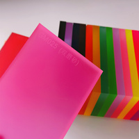La taille 4*8 givrée a adapté la feuille aux besoins du client acrylique de fonte claire semi transparente de couleur pour la coupe de laser