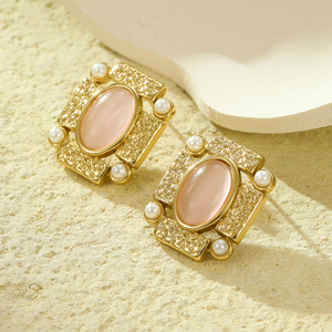 Boucles d'oreilles clous carrées géométriques de style rétro français, en acier inoxydable, avec pierre œil de chat colorée et perle, pour une touche de personnalité - Product Image 4