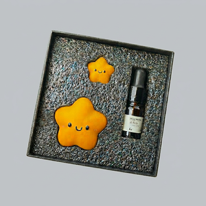 Diffuseur de parfum pour voiture en silicone, design cartoon, avec parfum de thé blanc longue durée, sans électricité. - Product Image 1
