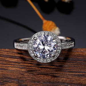 Anello con Cristallo Taglio Rotondo per Donne, Tono Argento, Elegante Accessorio Moda per Uso Quotidiano e Feste - Product Image 4
