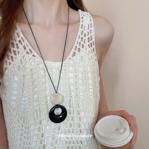 Collana con Ciondolo in Pelle Artificiale Stile Etnico, Design di Nicchia, Catena Lunga Semplice Retrò per Donna - Product Image 3