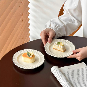 Assiettes à dessert en céramique vintage <span class=keywords><strong>de</strong></span> 6 pouces à bords festonnés pour la vente en gros - Product Image 4