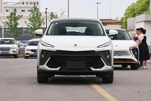 รถยนต์ Dongfeng Forthing T5 EVO ราคาประหยัด รถยนต์ใช้น้ำมันเบนซิน 1.5TD DCT 5 ที่นั่ง รถครอบครัวขนาดกะทัดรัด ราคาถูก พร้อมขาย - Product Image 3