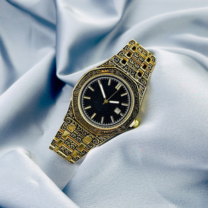 Fashion Vintage Men's Quartz <b>Watch</b> Engraved Case and 20mm Band Glass Crystal <b>Black</b> Textured Dial Gold Tone Business <b>Watch</b> - Product Image 5