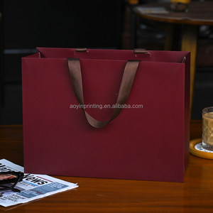 Bolsas de Regalo Elegantes de Papel Grueso Reciclado Color Vino Tinto con Logotipo Personalizado para Perfumes, Aromaterapia, Cuidado de la Piel, Joyería y Compras - Product Image 4