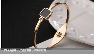 Bracelets de diffuseur de <span class=keywords><strong>parfum</strong></span> en émail noir carré en acier inoxydable or 18 carats sans ternissement pour femmes bracelets à la mode - Product Image 2