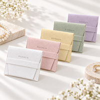 Pochette à bijoux en microfibre douce avec logo personnalisé, rabat à enrouler, vente en gros, petit sac cadeau en tissu pour le rangement des bagues, boucles d'oreilles et colliers
