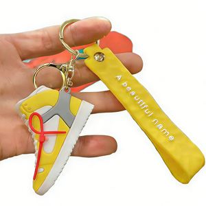 ขายส่ง รองเท้าผ้าใบ 3 มิติ พีวีซี พวงกุญแจรองเท้าจิ๋ว การ์ตูน พวงกุญแจ แจกตัวอย่างฟรี - Product Image 3