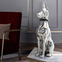 Élégante statue de chien lion en métal argenté avec accent doré Base en marbre de qualité supérieure Artisanat en résine pour villa de luxe ou espace commercial