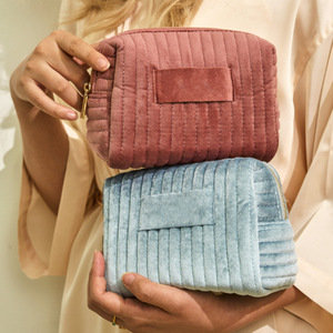 Regali fantastici borsa personalizzata <span class=keywords><strong>per</strong></span> il trucco in velluto con Logo dorato pochette alla moda accessori <span class=keywords><strong>cosmetici</strong></span> regalo personalizzato <span class=keywords><strong>per</strong></span> la mamma - Product Image 6
