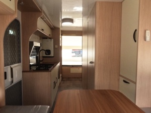 Muebles de Aluminio Completos, Libres de Formaldehído, Remolque de Viaje Moderno de Doble Eje, Caravana para Campamentos al Aire Libre - Product Image 6