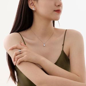 Collier pendentif ovale en forme de haricot en argent S925 avec zircone 5A, design personnalisé unique Dylam, fournisseur de bijoux en argent fin de haute qualité - Product Image 6