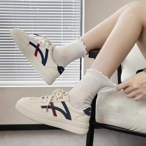 Baskets blanches pour femme, tendance, sportives, décontractées, à lacets, semelle épaisse, color block, confortables, basses, à talon moyen - Product Image 4