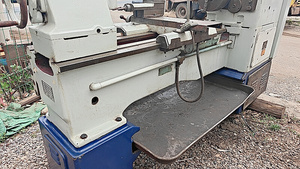 Torno manual CW6163 de segunda mano, distancia entre centros de 2000 mm, alta rigidez para fabricación de piezas de metal pesado en lotes. - Product Image 4