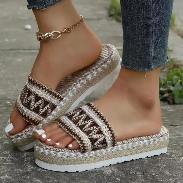 Summer new arrival fashion flat casual weave leopard plus size slippers outdoor round toe beach sandals chic women shoes