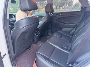 Hyundai <span class=keywords><strong>Tucson</strong></span> 280TGDi DCT 2WD Fashion Edition 2015 <span class=keywords><strong>Bianca</strong></span>, Auto Usata a Benzina Efficiente nei Consumi per Pendolarismo Urbano e Famiglia - Product Image 6
