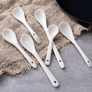 Ensemble de cuillères en céramique au design minimaliste pour le café, le thé, la préparation de boissons, vaisselle en stock - Product Image 1