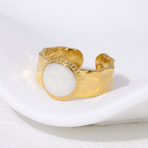 Bague en acier inoxydable étanche, style vintage rétro français, plaquée or 18 carats pour femme, ne ternit pas, effet goutte d'huile, luxe léger, haute qualité - Product Image 4