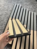 Panneaux acoustiques en bois ignifuges modernes - Panneaux muraux absorbants le son élégants pour les bureaux, les studios et les intérieurs d'hôtels