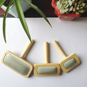 Peigne pour chien simple en gros, en acier inoxydable et plastique, avec poignée en bois, portable - Product Image 2