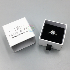 Cajas de Joyería de Cartón Rígido con Logotipo Personalizado Impreso en Blanco de Lujo al por Mayor, con Forro de Esponja - Product Image 2