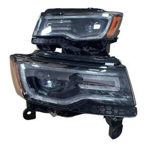 Adecuado para <span class=keywords><strong>JEEP</strong></span> <span class=keywords><strong>Jeep</strong></span> Grand Cherokee montaje de ennegrecimiento SRT8 luces delanteras izquierda y derecha de seguimiento original de fábrica. - Product Image 1