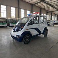 Voiture de sécurité électrique avec barre lumineuse d'avertissement et cabine fermée pour les patrouilles des campus scolaires