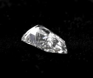 Anillo de Compromiso con Diamante de Corte Bala de 1.39 CT, 10.0 X 5.7 MM, Cultivado en Laboratorio, Certificado IGI, Corte Único - Product Image 2