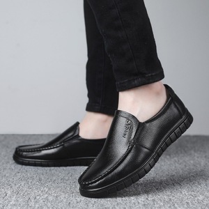 Chaussures bateau en cuir pour hommes à enfiler, bout rond, semelle intermédiaire en EVA, motif uni, semelle extérieure en caoutchouc souple, chaussures de conduite décontractées pour l'automne - Product Image 2