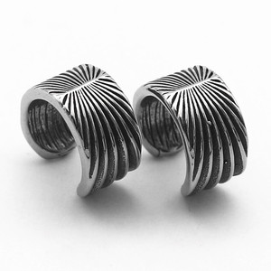 Pendientes geométricos minimalistas con clip de acero de titanio, pendientes de puño unisex a la moda para hombres y mujeres, accesorios de joyería de moda - Product Image 1