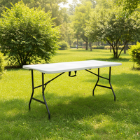 Table pliante en plastique de résine HDPE creuse moulée par soufflage pour l'extérieur, longue table de marché nocturne portable avec chaises, blanche