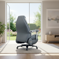 Chaise de bureau ergonomique contemporaine de direction, dossier haut, cuir patchwork bleu et blanc, pivotante à 360°, accoudoirs larges fixes, pour hôtel