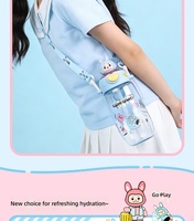 Bouteille d'eau portable d'été 550 ml en PC écologique, motif lapin de dessin animé créatif, avec paille et sangle d'épaule, pour enfants et adultes, idéale pour l'extérieur et comme cadeau