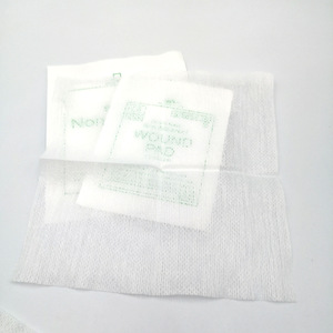 Vente en gros et au détail de draps jetables en tissu non tissé, coussinets absorbants, tapis absorbants et trousses de premiers secours d'extérieur - Product Image 1