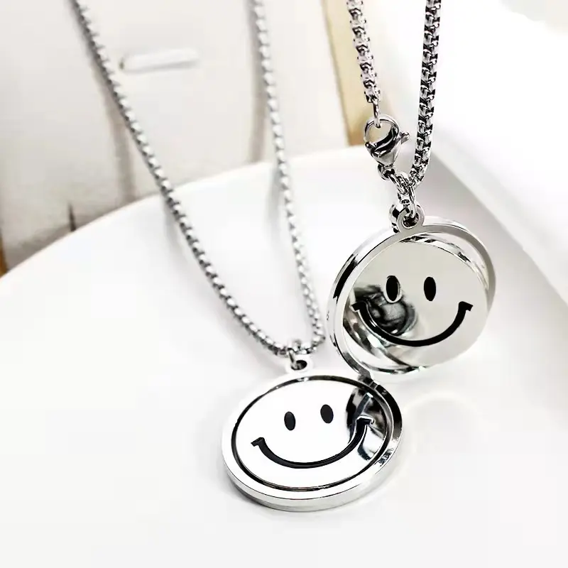 Moda üretim toptan Metal Charm DIY kolye erkekler ve kadınlar için çift dönen paslanmaz çelik gülen yüz Charm