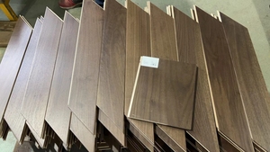 Parquet Chevron Moderne en Gros, Noyer Noir Américain Brillant, <span class=keywords><strong>Plancher</strong></span> en Bois Stratifié Laqué UV pour Chambre et Salle à Manger - Product Image 5