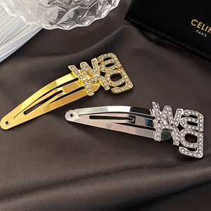 <span class=keywords><strong>Wang</strong></span> Luxury Water Sparkling Diamond Hair Clip Side Clip avec Letter Light High-End Headwear Sweet and Cool Style BB Clip Bangs - Product Image 3