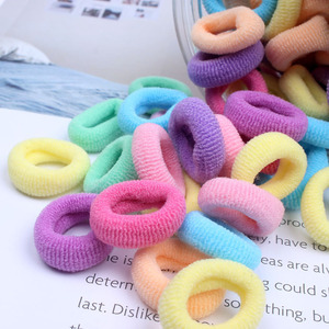 Set di 100 pezzi di <span class=keywords><strong>fascia</strong></span> per <span class=keywords><strong>capelli</strong></span> in scatola per bambini anelli per asciugamani per bambini cravatte per <span class=keywords><strong>capelli</strong></span> colorati Mini accessori per <span class=keywords><strong>capelli</strong></span> per bambini stile dolce - Product Image 5